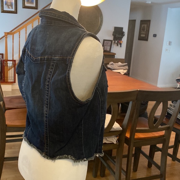 Maurice’s Jean Vest Size M - Picture 2 of 5